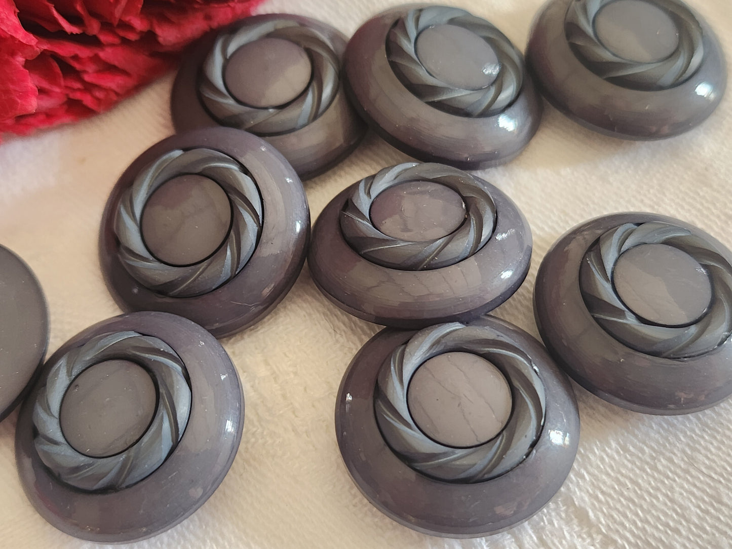 Lot 8 boutons vintage gris lumineux travaillé pied  2,2 cm ref 349 cm ref 349