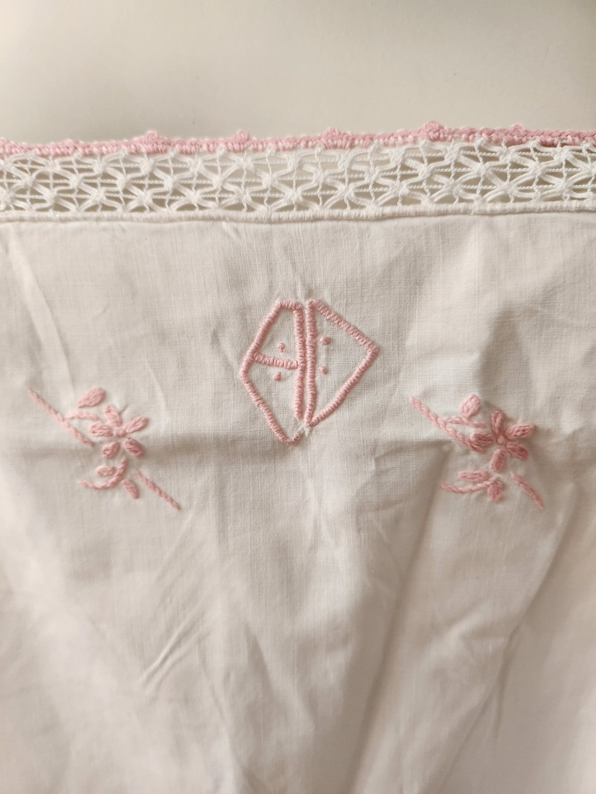 Chemise de nuit ancienne monogramme AD rose broderie B8