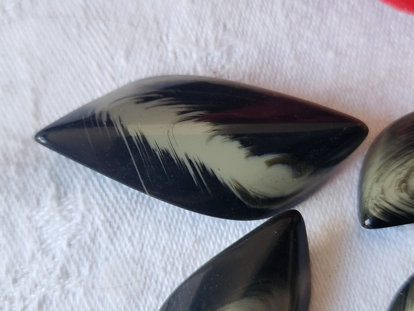 Lot 4 boutons vintage  long veine gris/vert noir panaché ref 680
