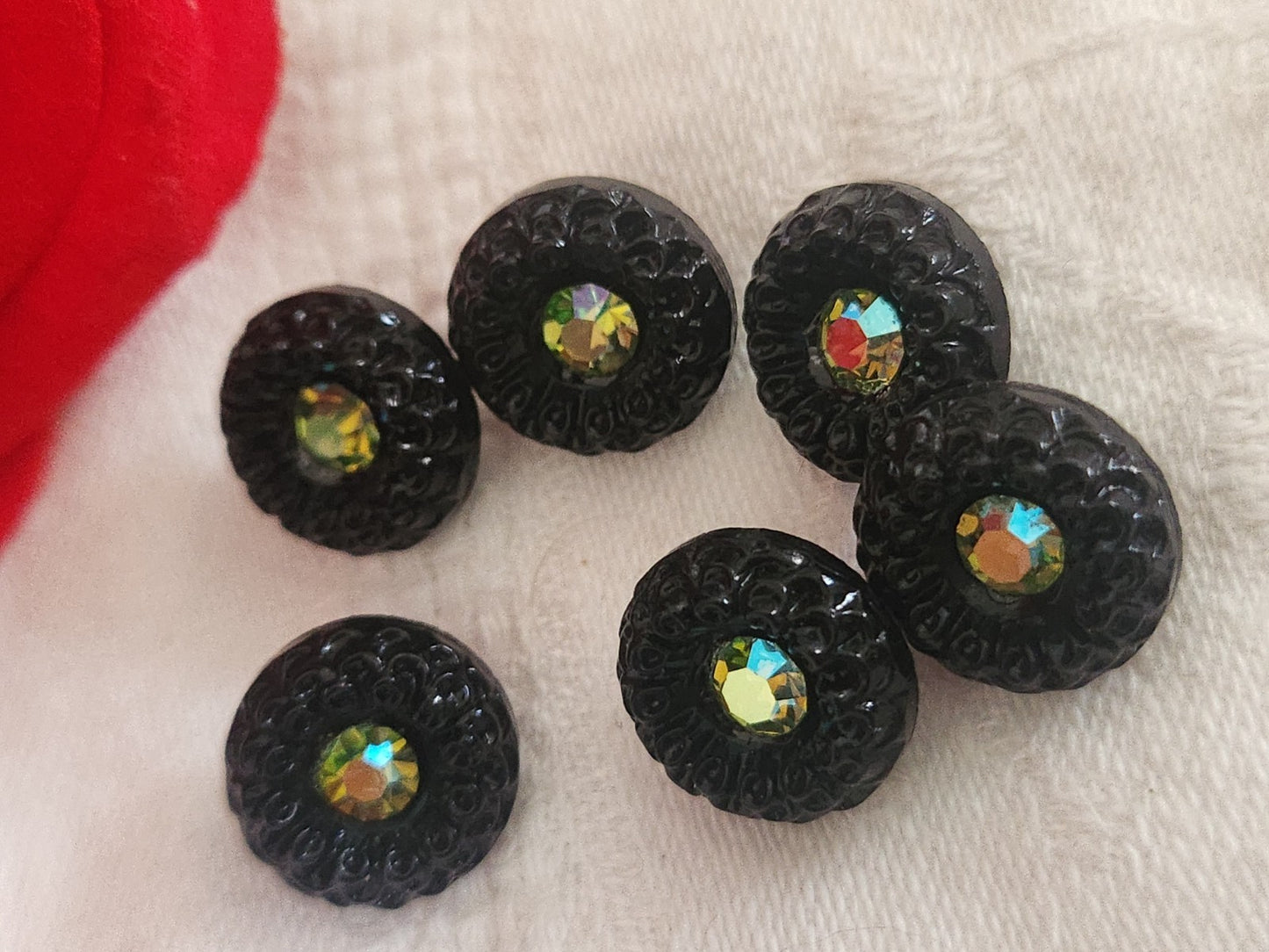 Lot 6 boutons vintage en verre noir avec strass mordoré vert 1,3 cm ref 6354