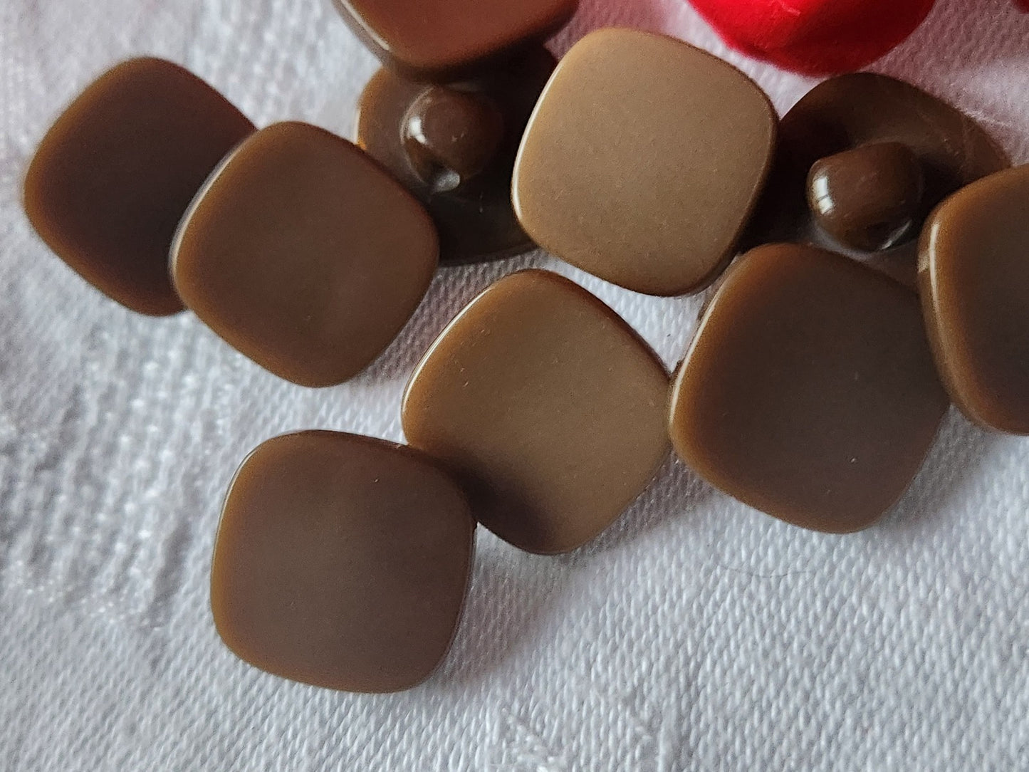 Lot 10  boutons vintage marron reflet nacré carré 1,5 cm pied ref 1030