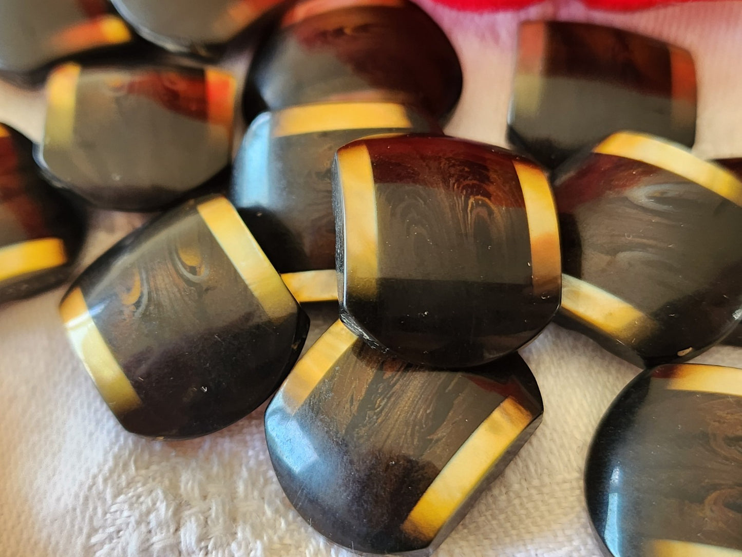 Lot 6 boutons vintage marron lumineux 1,5 cm sur 2 cm ref 3843