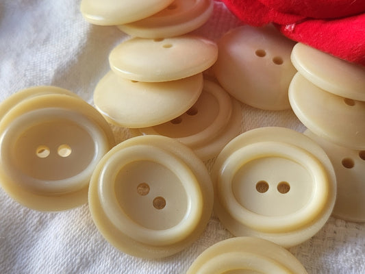 Lot 6 gros boutons vintage creme beige 2,6 cm à trous ref 6155 ***