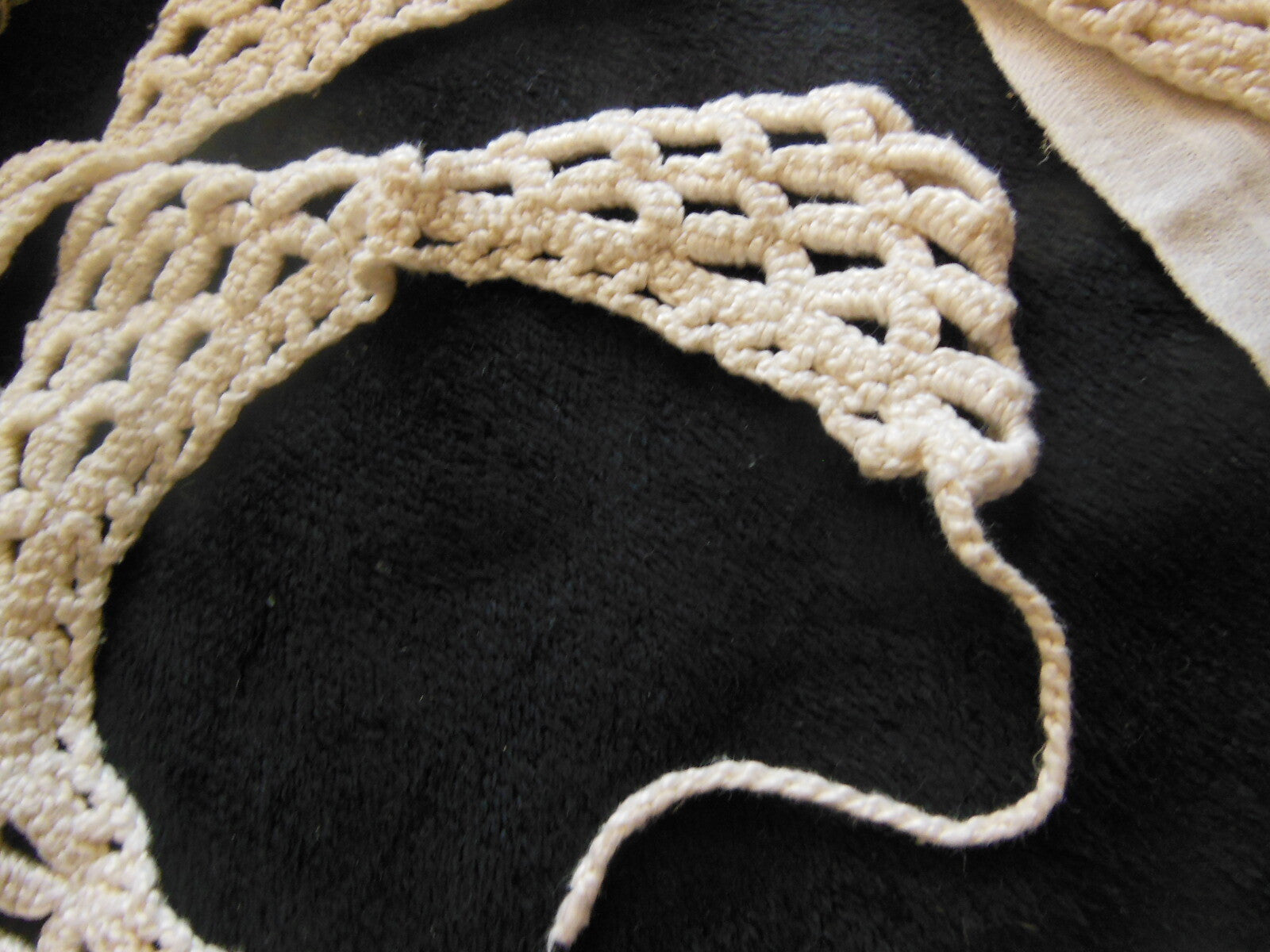 Dentelle ancienne épaisse crochet triangle 2 m 25 su r 5,5 cm B6
