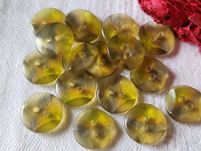 Lot 15  boutons vintage petits tons vert transparents 1,2 cm ref 3223