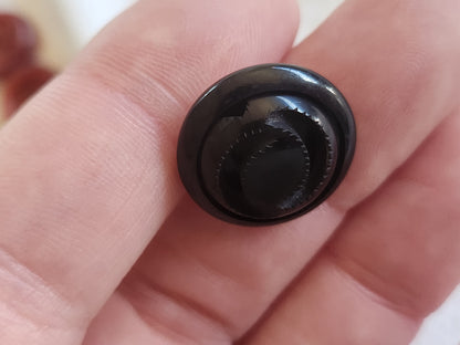 Collection ancien bouton noir découpis travaillé 1,8 cm pied laiton G2K