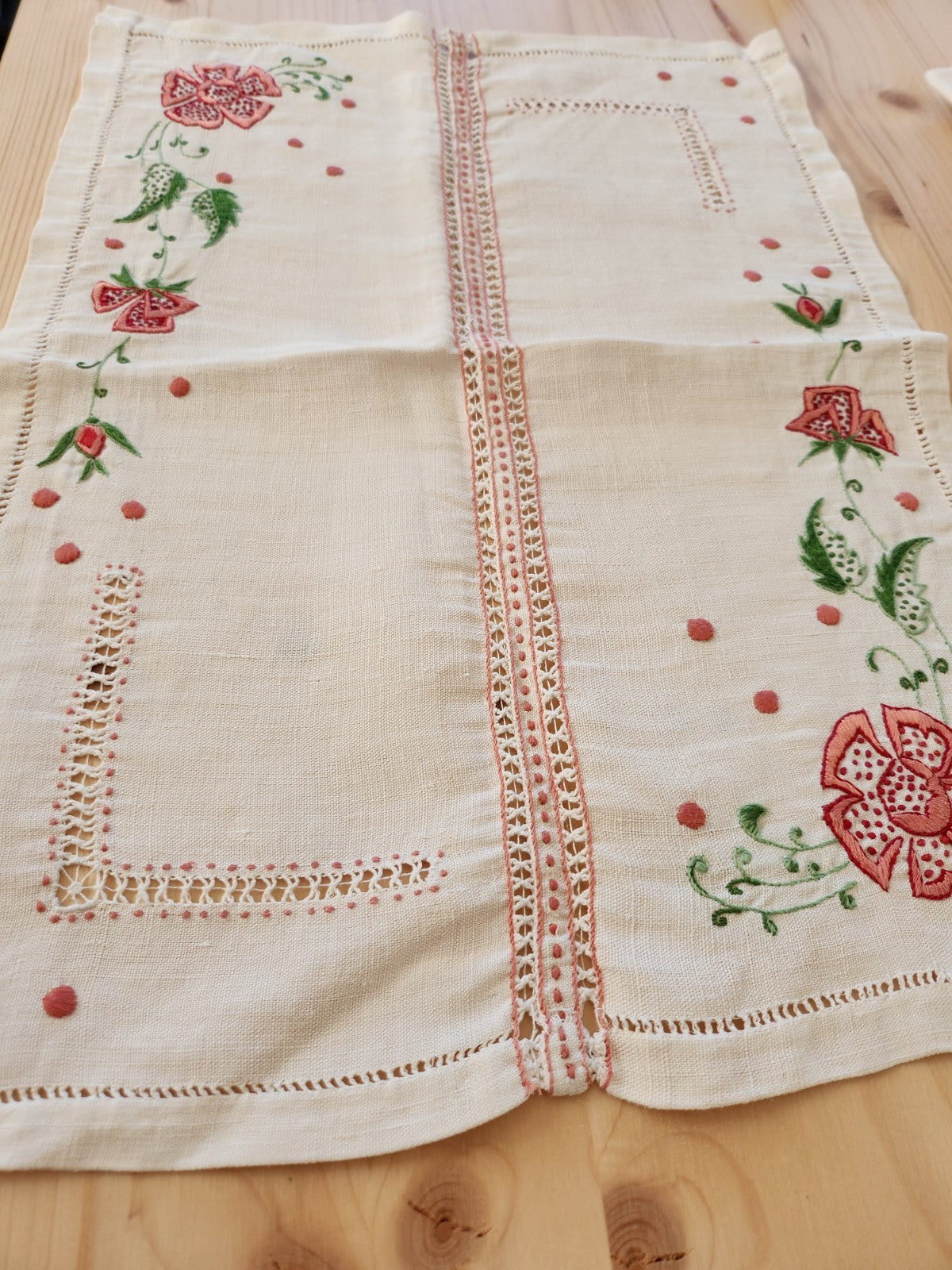 Superbe napperon ancien fil tiré ajouré broderie rose 49 sur 34,5 cm B8