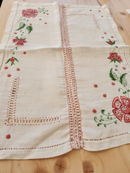 Superbe napperon ancien fil tiré ajouré broderie rose 49 sur 34,5 cm B8