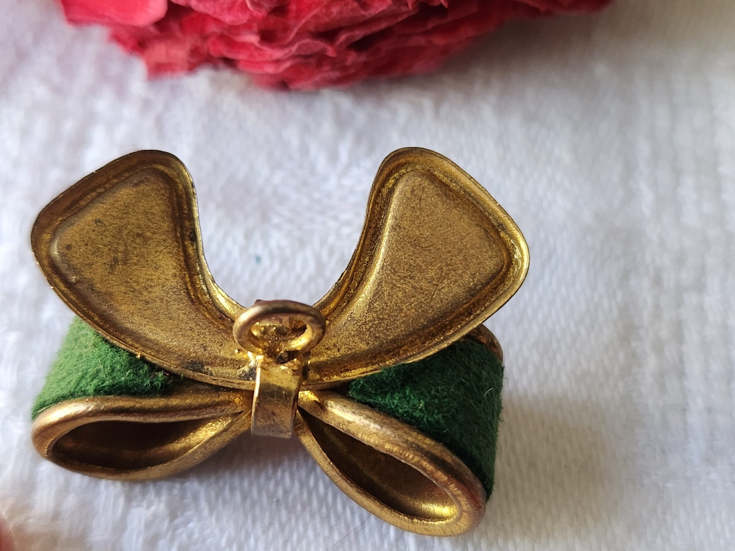 Ancien bouton noeud vert  tissu 1,6 sur 3 cm G14A