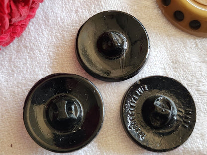 Trio  boutons anciens en verre noir à facette panaché pied 2,2 cm D17H