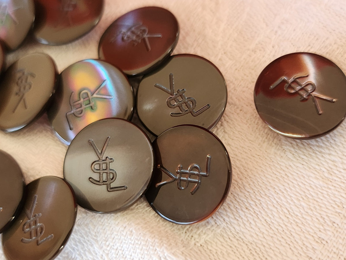 Lot 11 boutons vintage en nacre YSL haute couture gris et marron 1,5 cm ref 6584