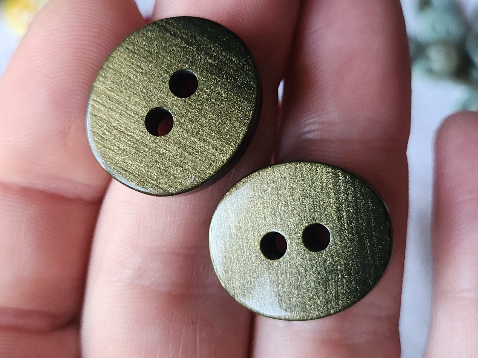 Lot 6 boutons vintage vert doré ovale épais 1,9 sur 2,2 cm ref 428