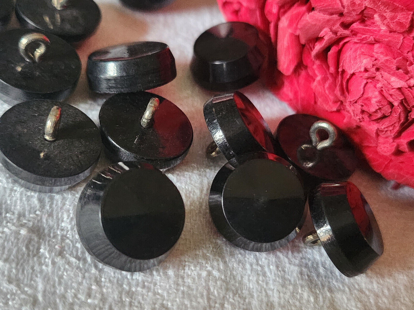 Lot 12 boutons vintage noir à pied metal argenté 1,5 cm ref 4745