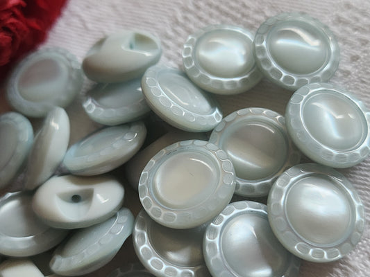 Lot 12  boutons vintage bleu ciel nacré lumineux travaillé pied 1,5 cm ref 5067