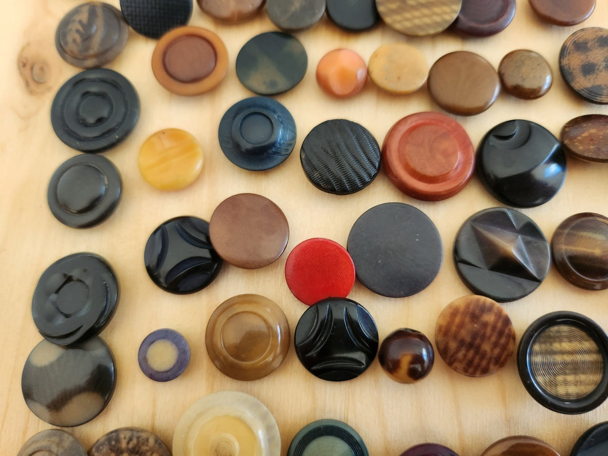 Lot 100 boutons anciens en corozo à pied 1 cm à 2 cm N°1 T10