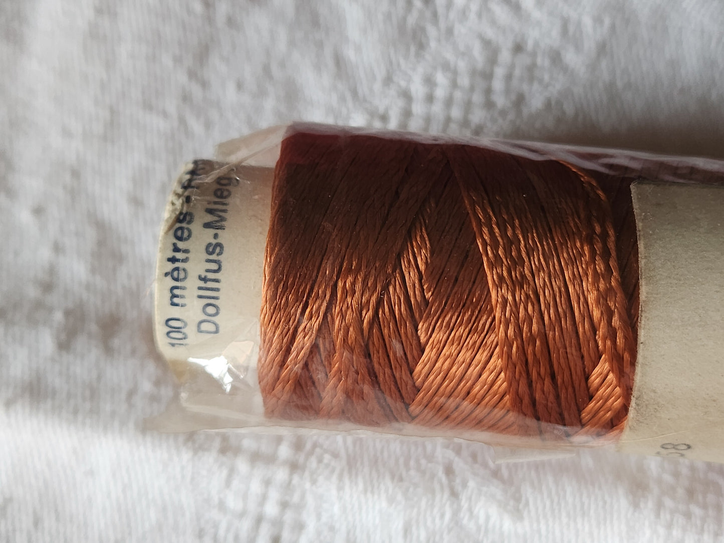 Grosse bobine ancienne fil "soie artificielle" rayonne broderie marron DMC