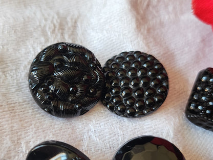 Lot 6 bouton anciens  en verre noir  1,5 à 1,8 cm ref 5938