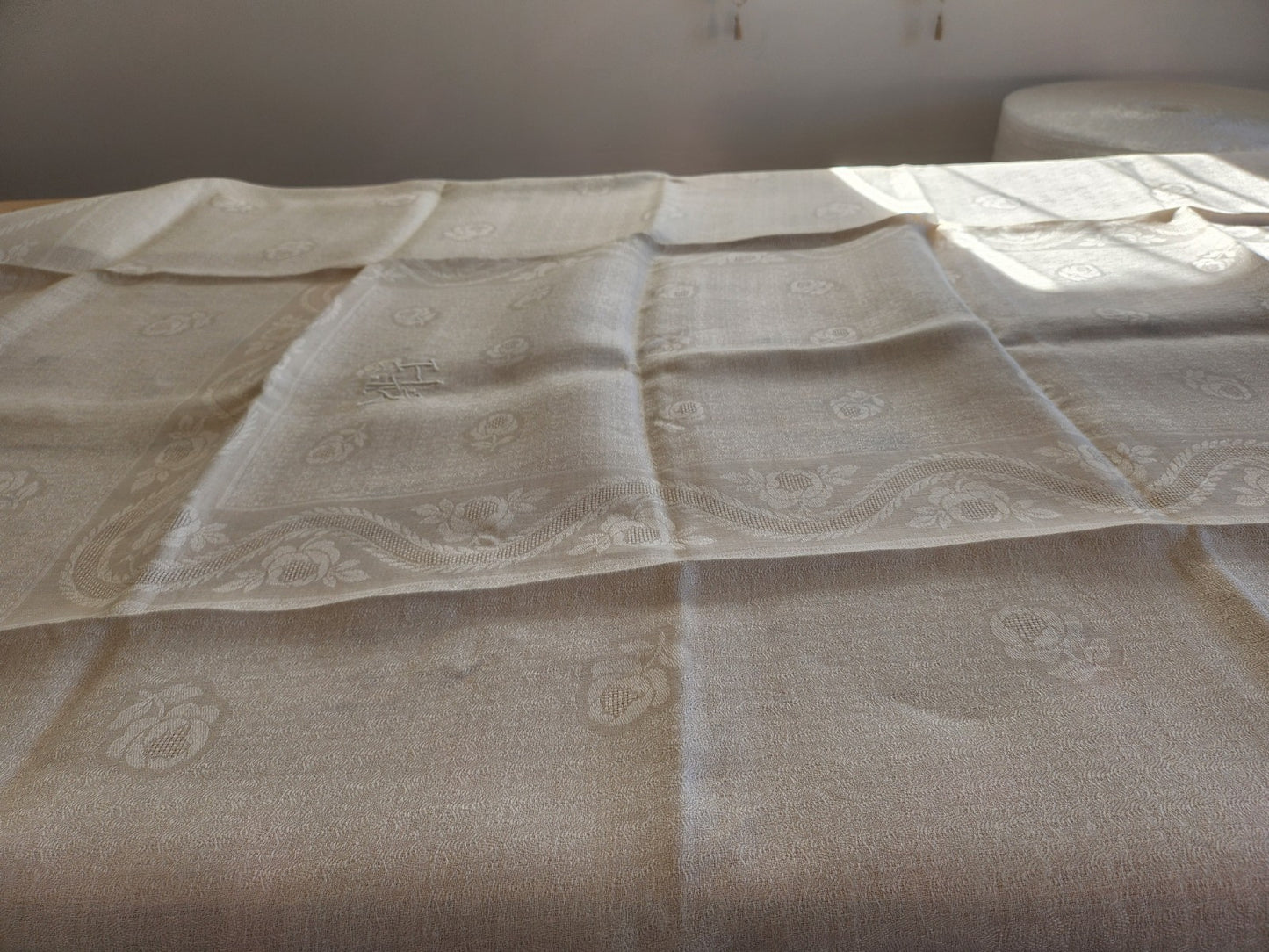Ancienne nappe double monogramme H JK? sans doute jamais utilisé B6