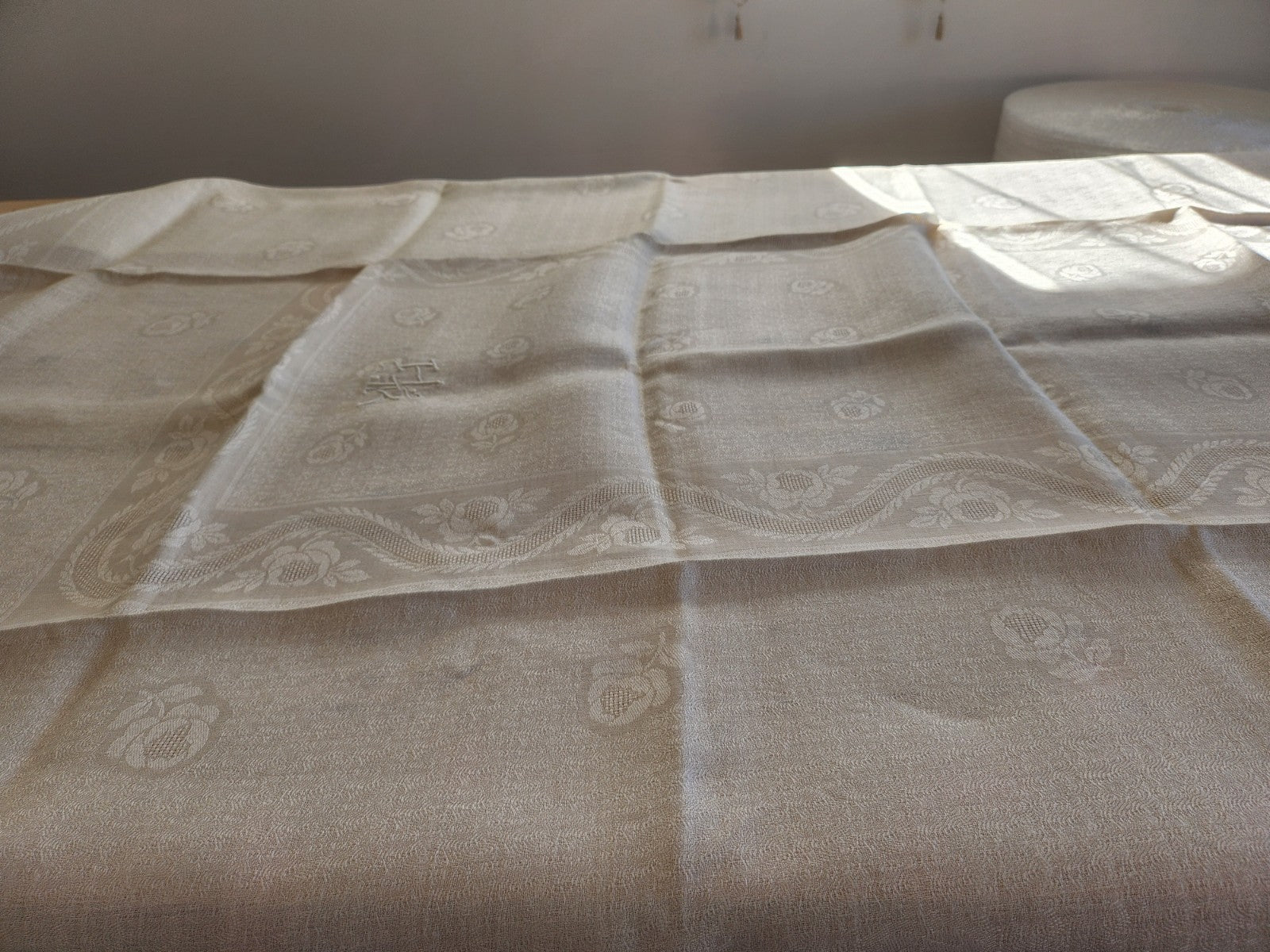 Ancienne nappe double monogramme H JK? sans doute jamais utilisé B6