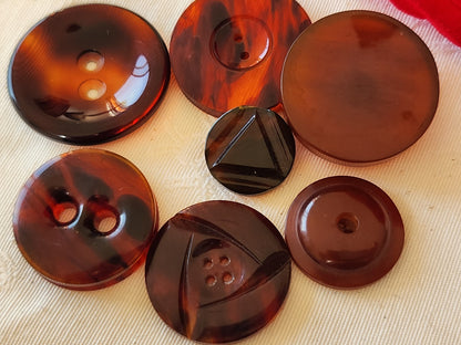 Lot 7 boutons anciens ambrés ambrolite ecaille 1,7 à 3,3 cm ref 6624