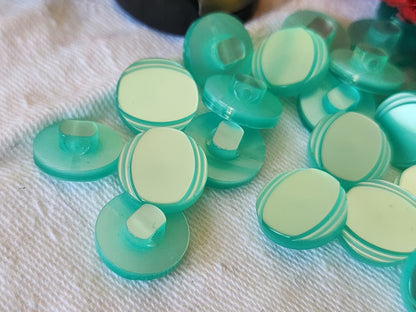 Lot 20 petits boutons vintage à pied vert d'eau bleu 1,3 cm  lumineux ref 4920