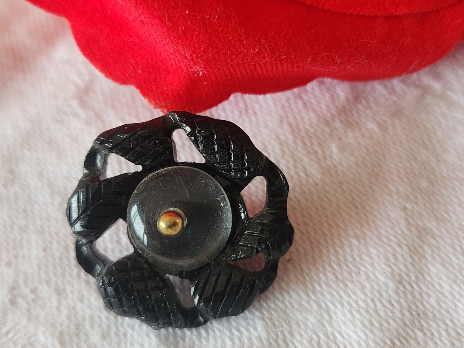 collection bouton ancien ajouré fleur noir pied métal 2 cm ref 3950