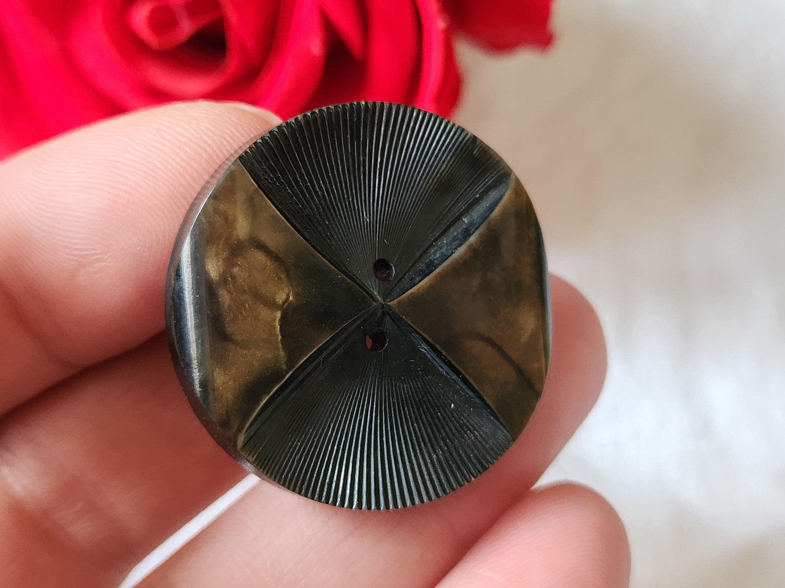 Trio boutons anciens/ vintage teinte estompée 2,5 à 3,4 cm ref 1259