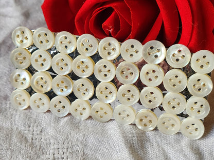 Plaque lot 36 boutons anciens en nacre blanc trous 1 cm corsage mini N°1