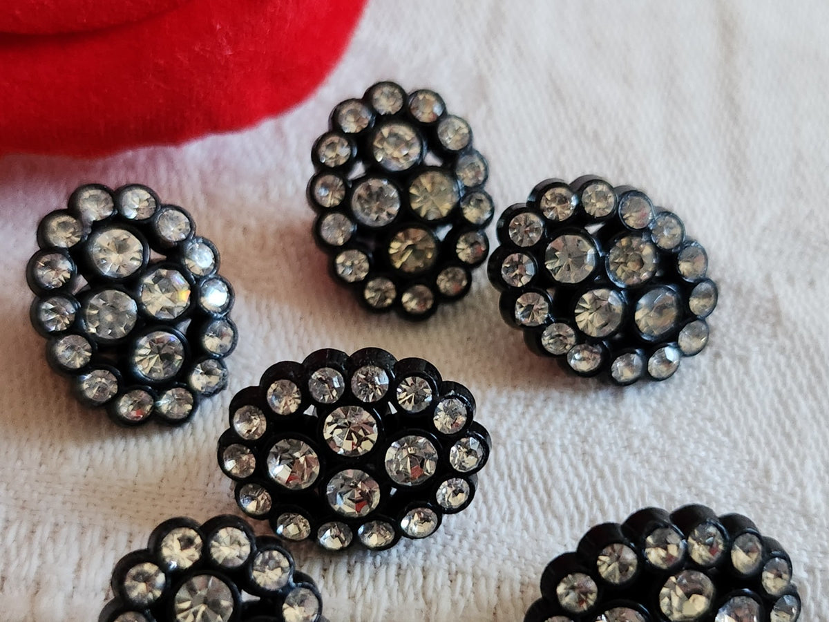 Lot 6 boutons noir acrylique strass en verre 1,3 sur 1,6 cm ref 6548