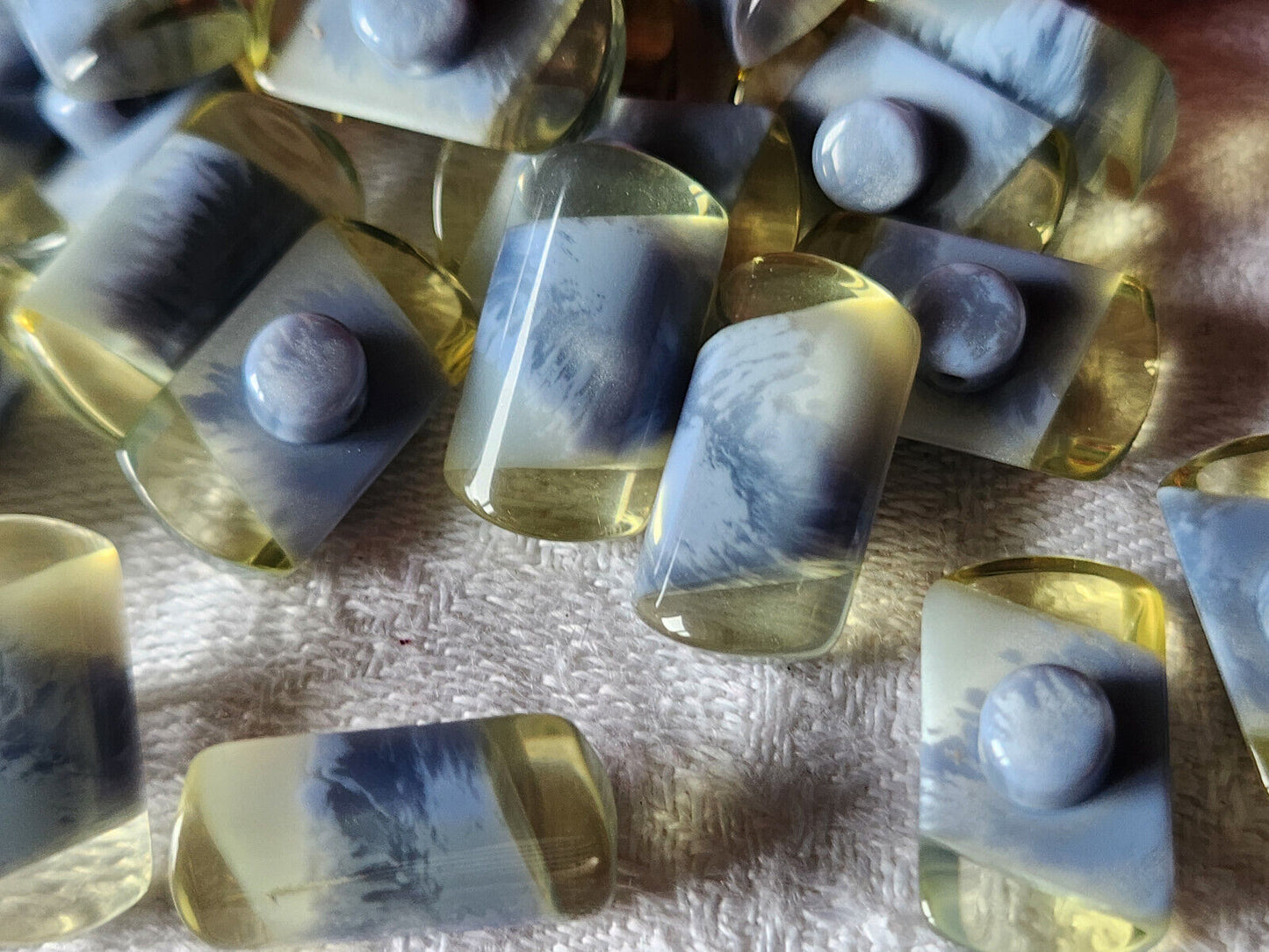 Lot 8 boutons vintage buchette bleu à pied superbe 1 sur 1,8 cm ref 1645