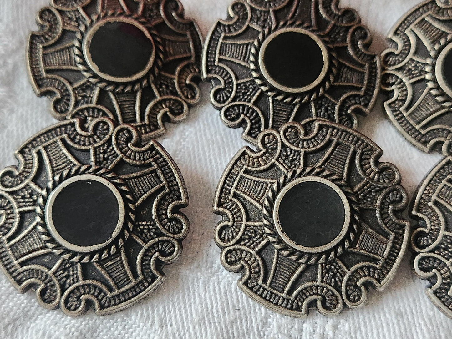 Lot 6 gros boutons vintage en métal argenté  3 cm pied ref 5135