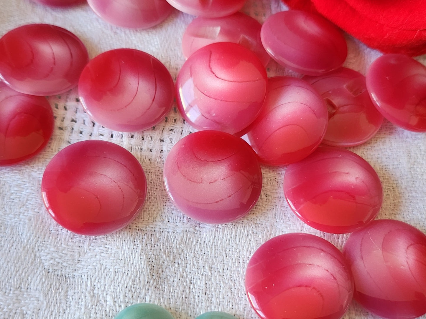 Lot 12 boutons vintage camaieu rose pied  2 cm ref 738
