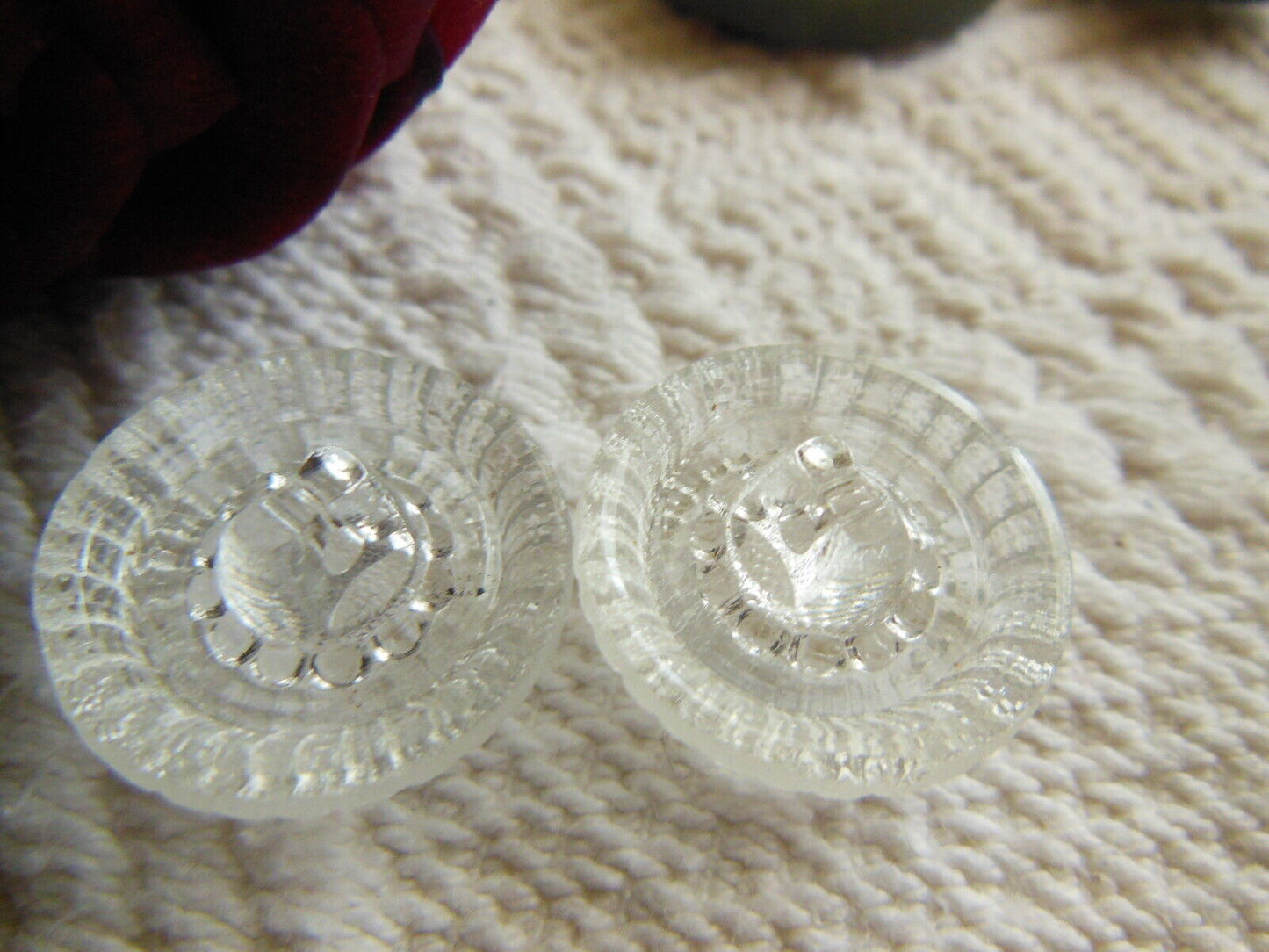 Duo gros boutons anciens en verre transparent volume  2,2 cm  vintage G15H