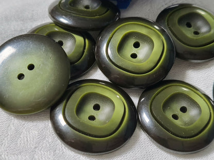 Lot 5 gros boutons vintage vert travaillé   diamètre 2,6 cm ref 299