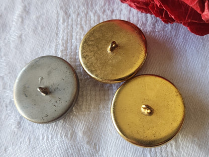 Trio boutons vintage metal coeur  moucheté 2,3 cm à pied G14H