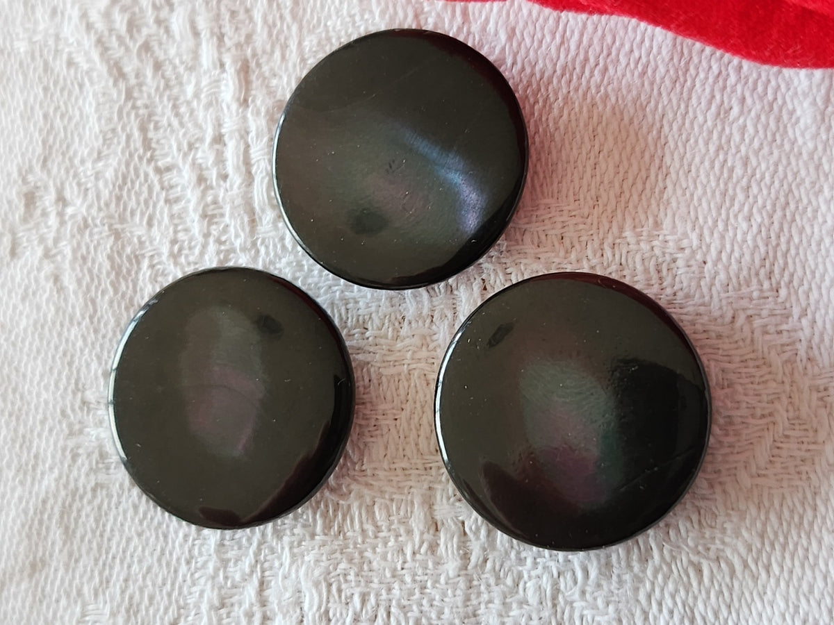 Trio boutons anciens en nacre gris à pied 2 cm G18D