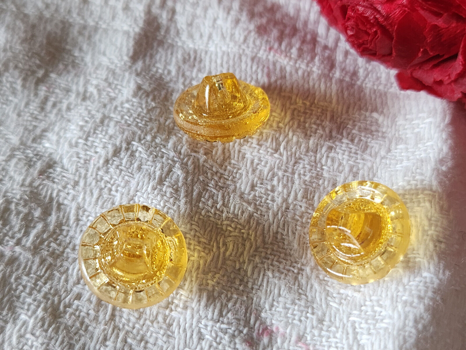 Trio boutons anciens en verre orange  1,3 cm pied G3G