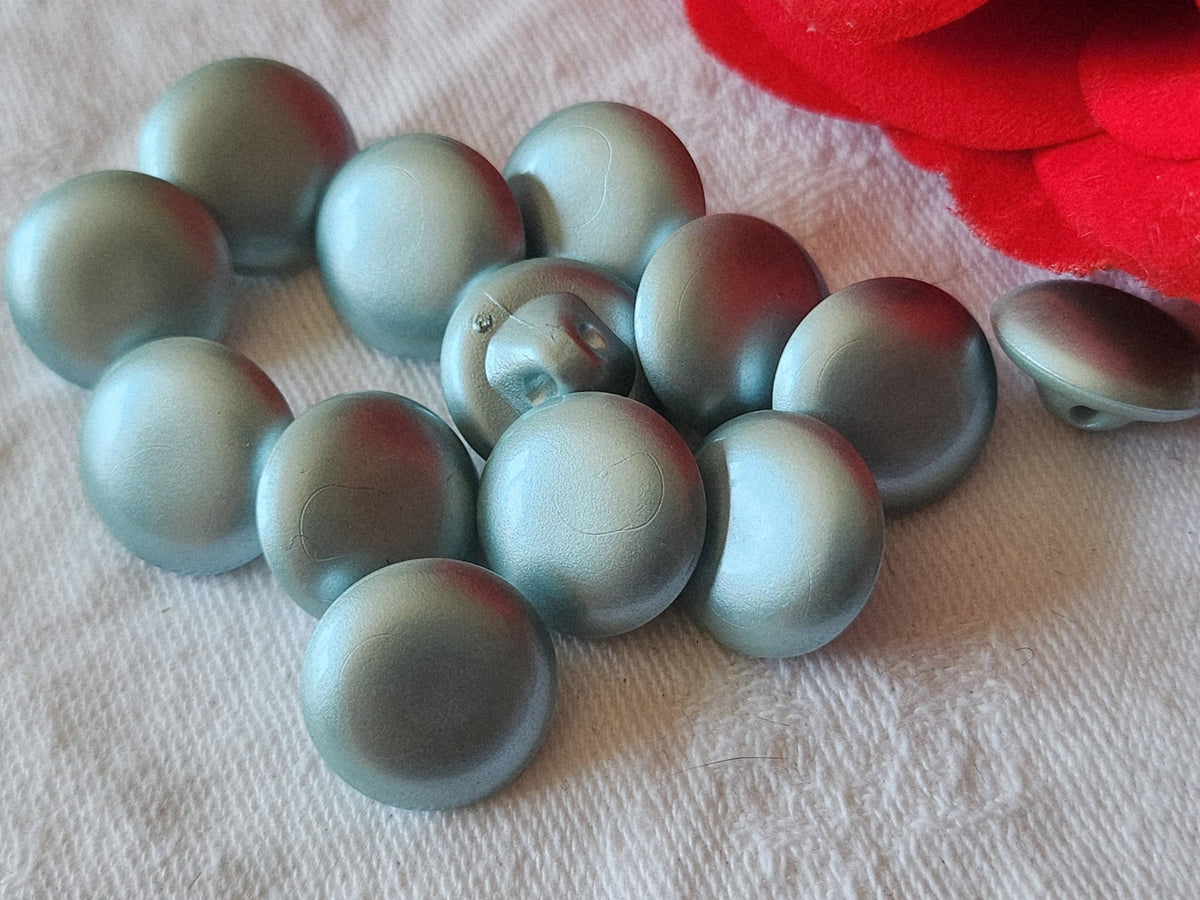 Lot 12 petits boutons bleu satiné acrylique pied 1,4 cm ref 6059