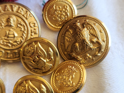Lot 8 boutons vintage en métal doré 1,5 cm à  2,5 cm cm ref 755
