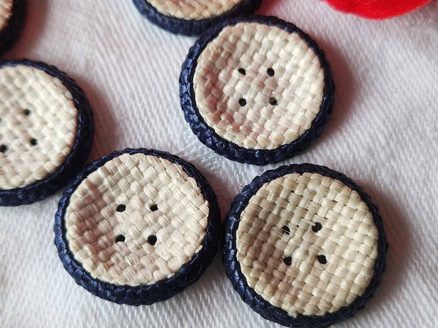 Lot 7 boutons anciens en rafia bleu passementerie 2 et 2,3 cm ref 3561