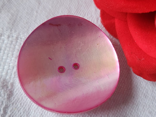 Enorme bouton vintage en nacre rose flashy incurvé 3,6 cm D5O