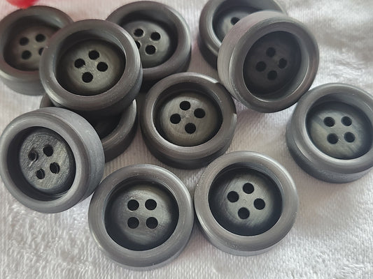 Lot 10  boutons vintage gris haut rebord trous 2,2 cm ref 2620