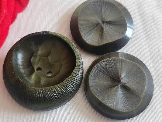 Trio gros boutons vintage vert ton kaki 3,3 et 3,9 cm ref 6216