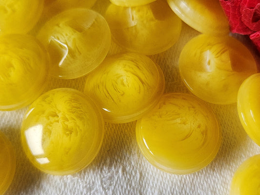 Lot 17 boutons vintage jaune  veiné  pied transparent 1,4/1,5 cm ref 244