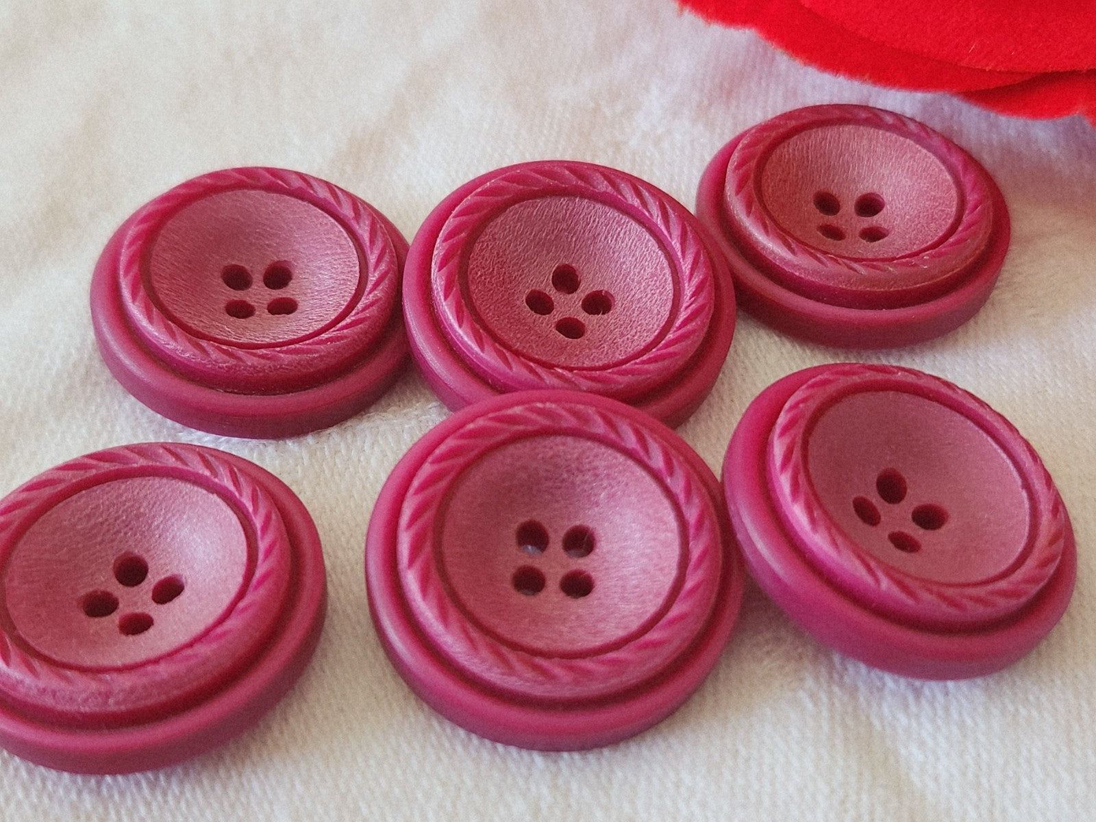 Lot 6 boutons vintage rose foncé fushia cllair 2,2 cm trou ref 3866