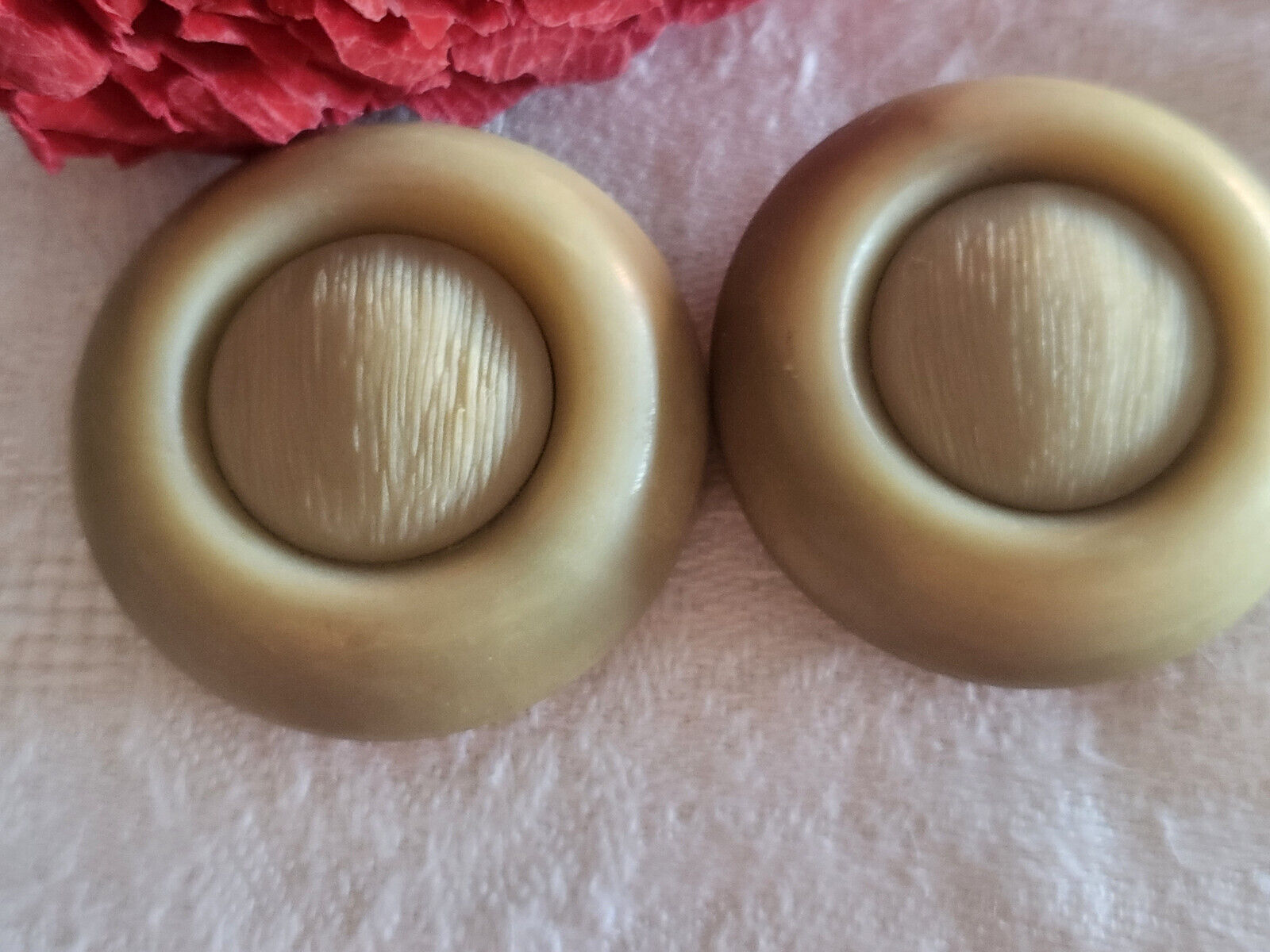 Duo gros boutons anciens beige épais à pied manteaux 3,3 cm ref 4903