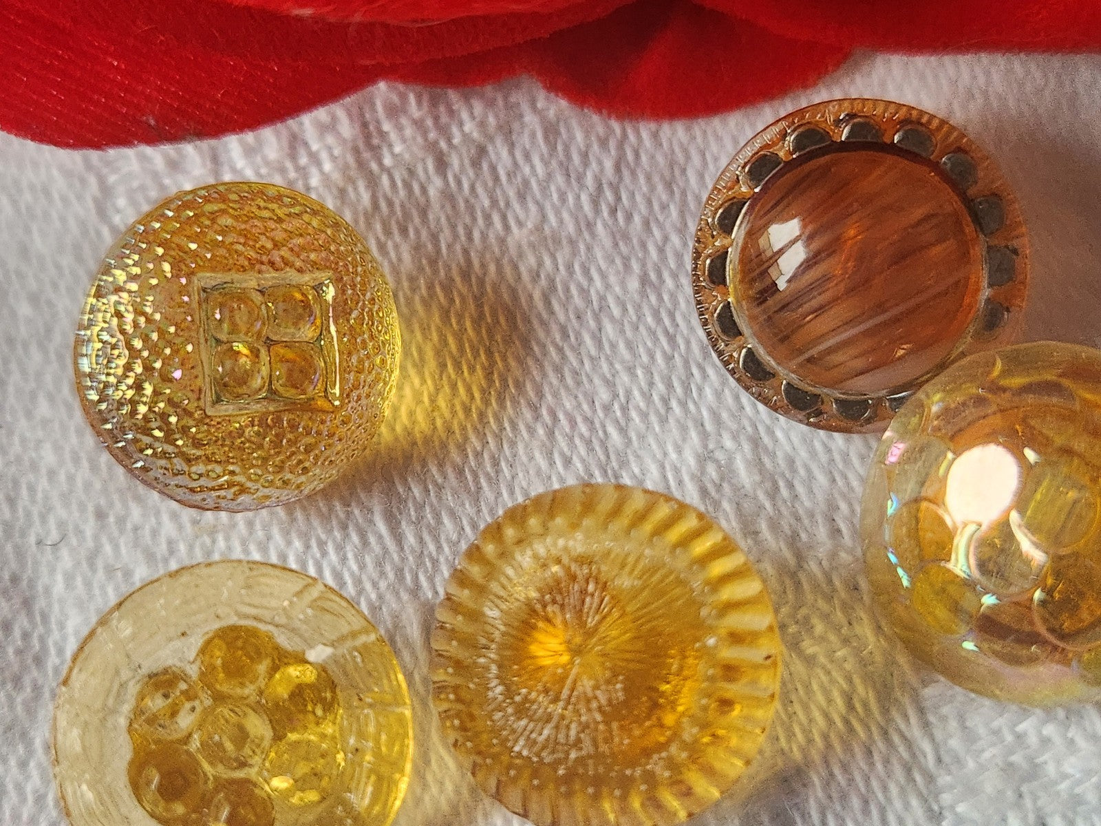Lot 5 boutons anciens en verre orange  panaché 1,3 cm ref 2158