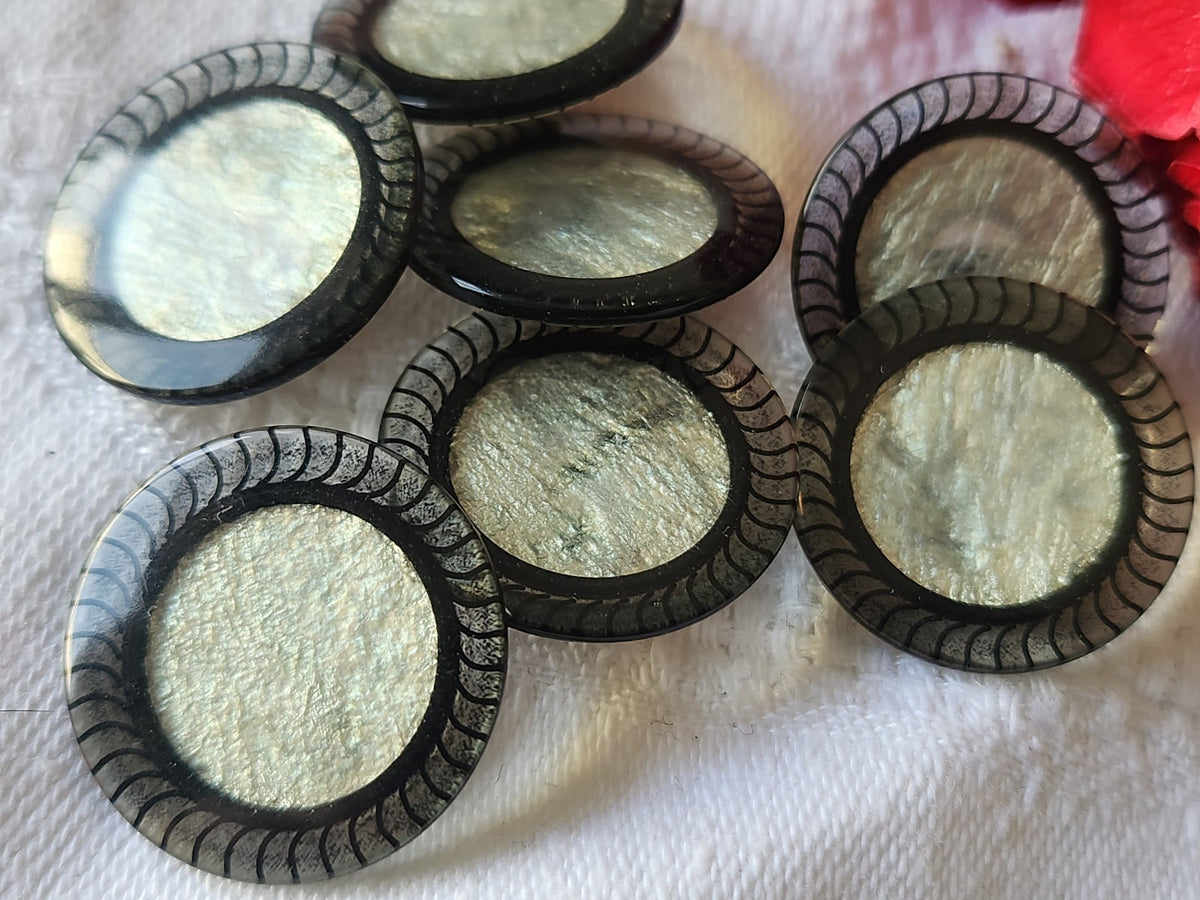 Lot 5 boutons vintage noir coeur crème satiné nacré pied 2,3 cm ref 5476
