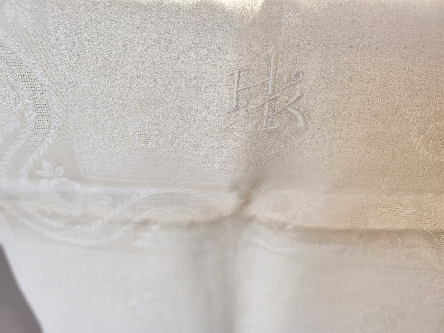Ancienne nappe double monogramme H JK? sans doute jamais utilisé B6