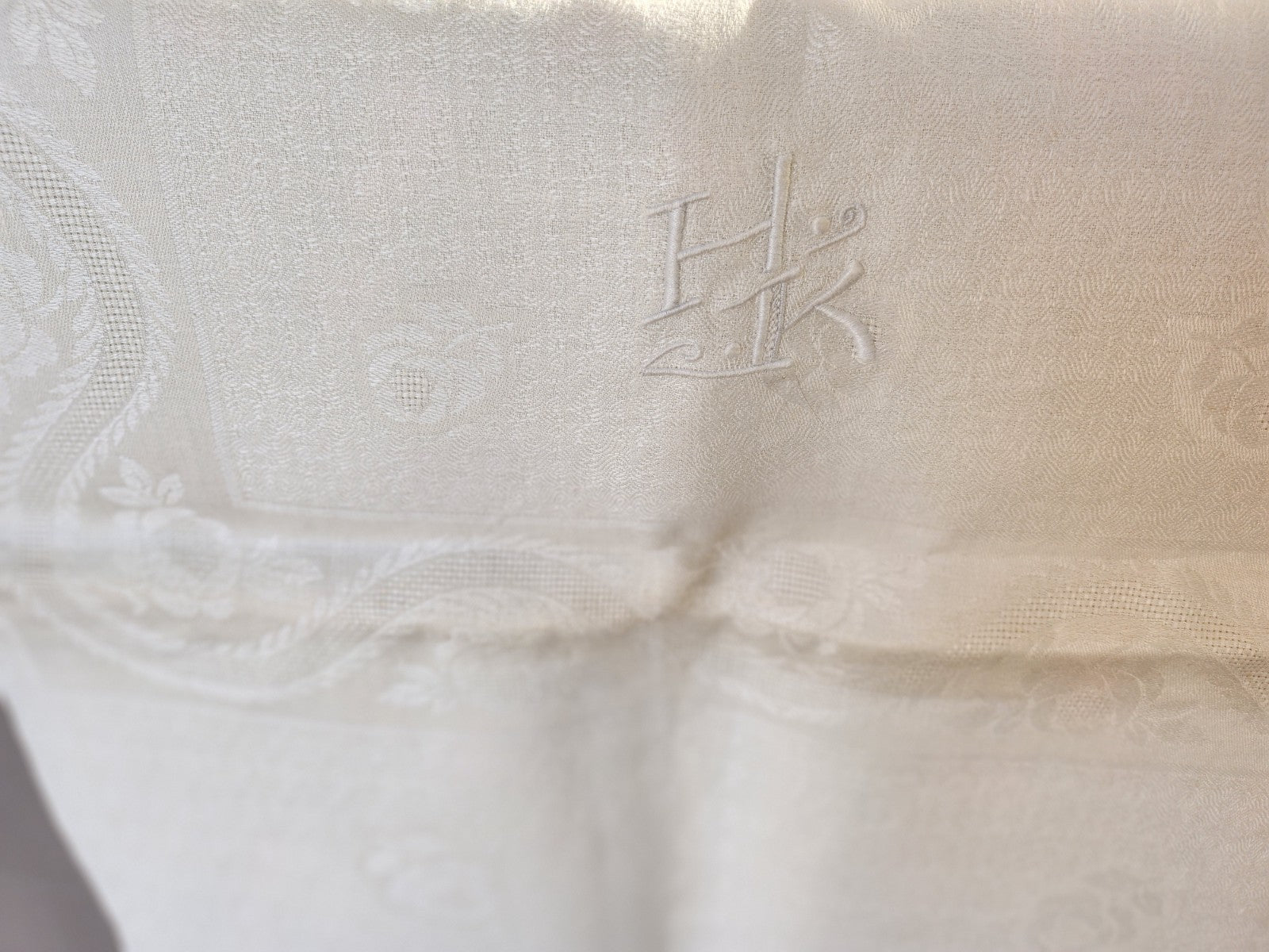 Ancienne nappe double monogramme H JK? sans doute jamais utilisé B6